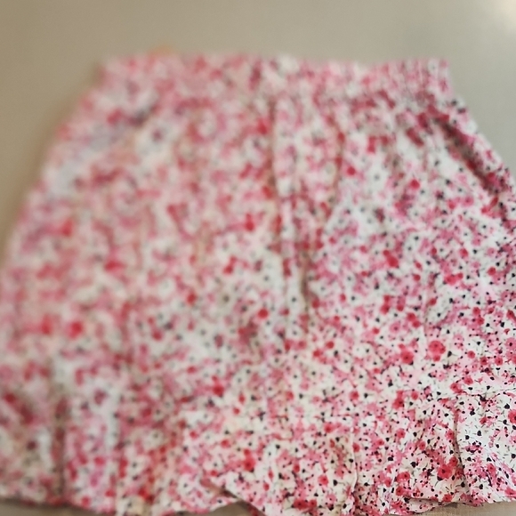 🩶Red and Pink Bubble Mini Skirt with Ruffled Smocked Design - Picture 3 of 3